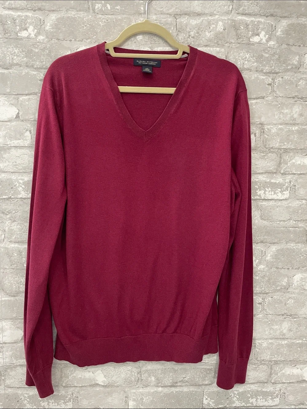 Banana Republic Men’s V-Neck Sweater - Burgundy